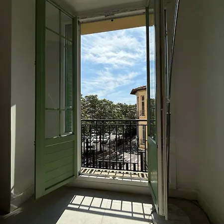 Proche Palais *